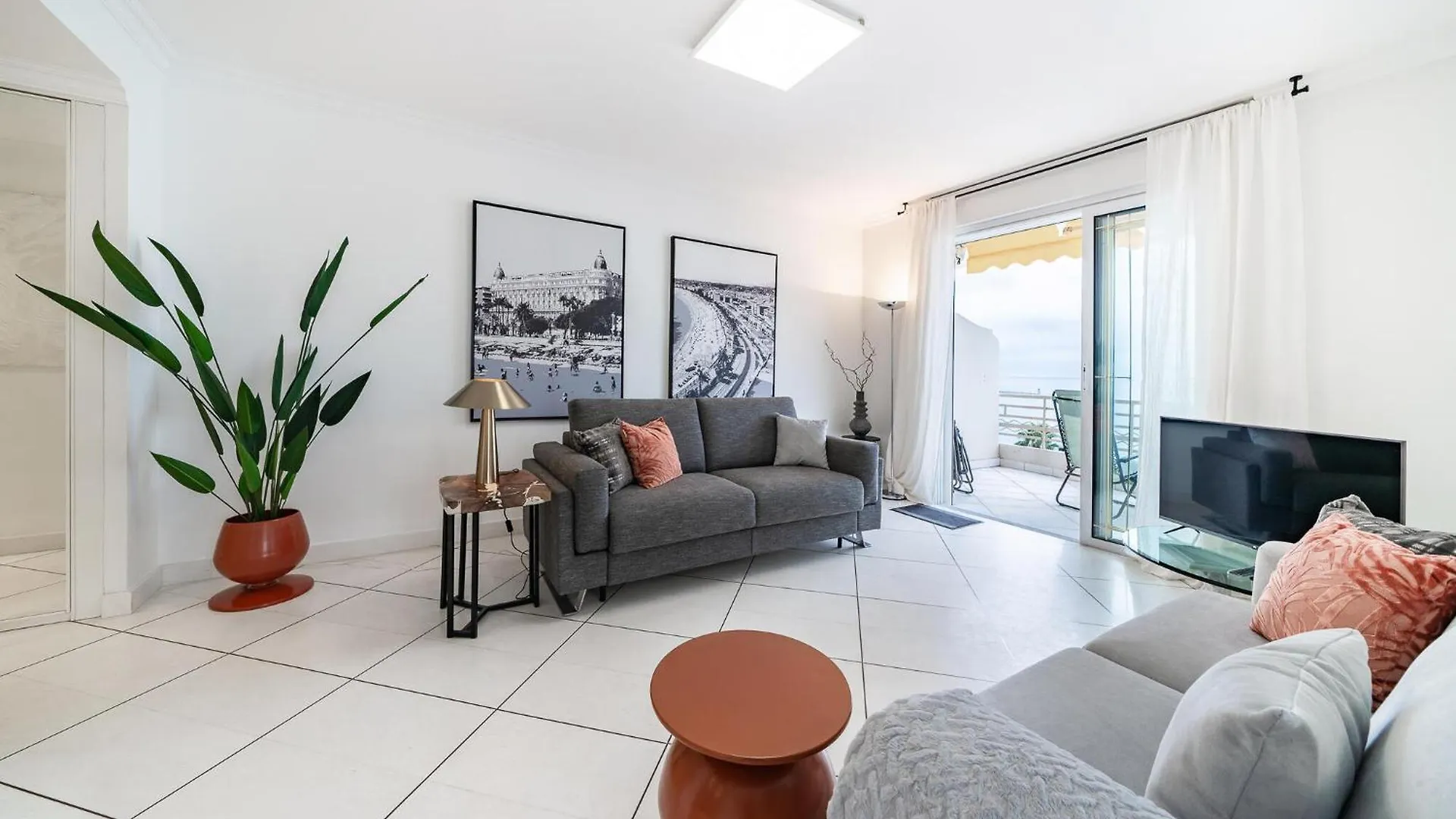 Amazing Apartment In Cannes With House Sea View 0*,  Francia